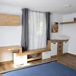 Con Piscina Privada 公寓