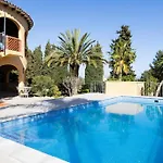 Con Piscina Privada *
